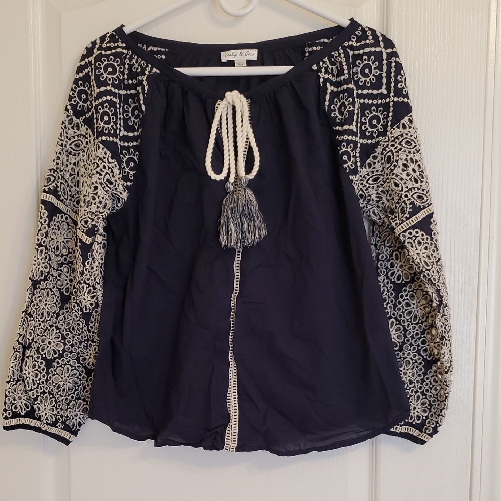 Embroidered lace Cutout Sleeve Women's Top, NWOT, Medium